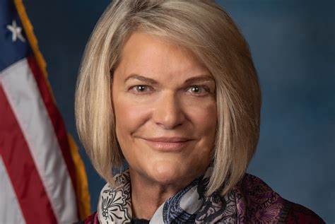 Senator Cynthia Lummis criticizes SEC’s crypto enforcement amidst Kraken case - Cryptopolitan