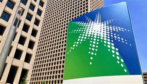 Aramco to Keep Borrowing Amid Cash Flow Squeeze