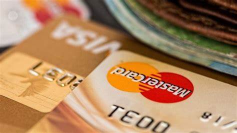 Amazon und Walmart prüfen eigene Stablecoins: Visa und Mastercard unter Druck