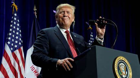 Ärger über „Dinner mit Trump“: Wie der US-Präsident mit seiner Krypto-Firma abkassiert