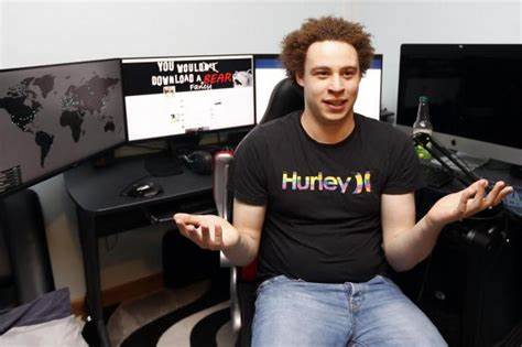 I Accidentally Made a Botnet (Marcus Hutchins) [YouTube]