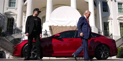Musk-Trump Feud Distracts Tesla Traders Ahead of Robotaxi Launch