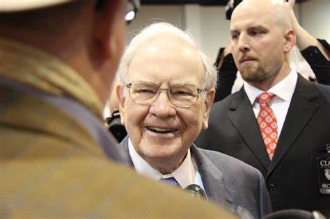 2 Top Buffett Stocks to Buy and Hold for the Long Haul