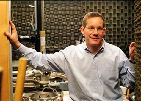 Charles M. Lieber joins Tsinghua University