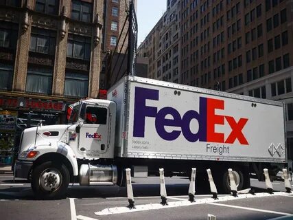 JPMorgan Slashes FedEx Corporation (FDX) PT to $260 Over Demand Concerns