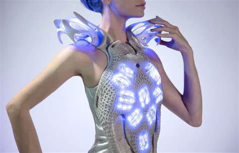 Neoteny – wearable design performance interactive project