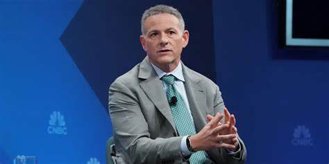 Billionaire investor David Einhorn explains why gold will keep rising — and it's got nothing to do with inflation
