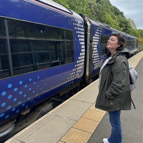 Voiceover artist urging ScotRail to remove her voice from new AI announcements
