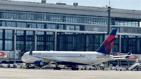 Delta Air Lines Plans Bond Sale to Repay Pandemic Payroll Loan
