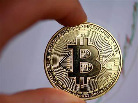 Bitcoin Price Drop Triggers $900 Million Liquidation as Altcoins Suffer Major Losses - The Currency Analytics