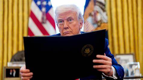 Trump’s Approval Ratings Hit 44% as Vance Declares War on Crypto ‘Lawfare’