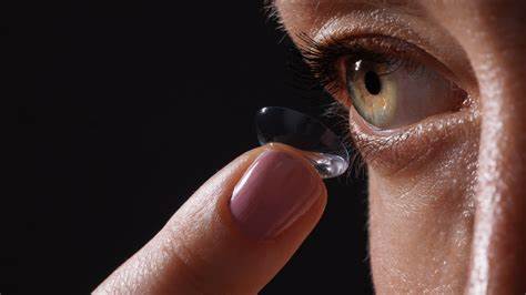 Contact lenses that grant infrared vision