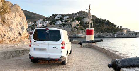 Hydra: Vehicles on the island – 'After the works they abandon them here'