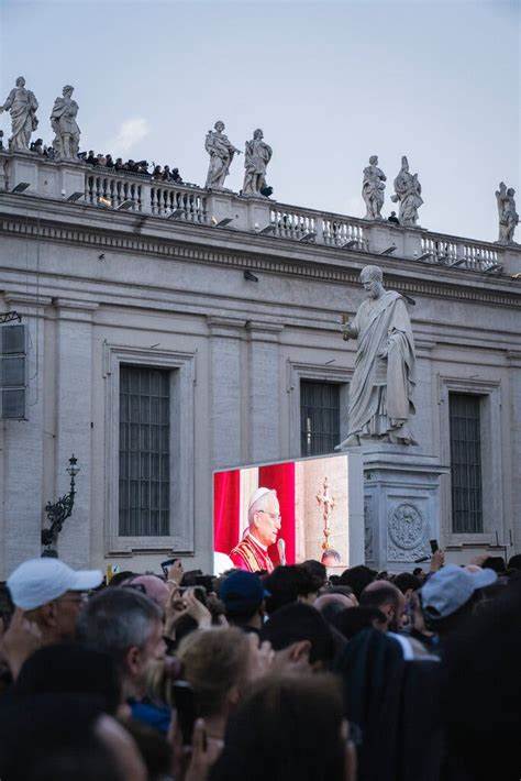 Can Pope Leo retain US citizenship while leading a foreign government?