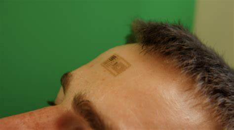 A wireless forehead e-tattoo for mental workload estimation