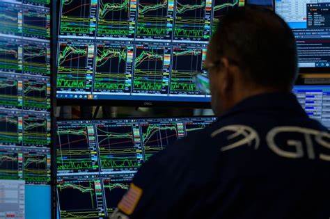 Investors Pile Into ETFs at Record Pace Despite Market Turmoil