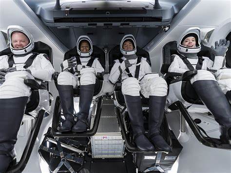 Einsatz in 700 Kilometern Höhe US-Milliardär absolviert ersten privaten Weltraumspaziergang