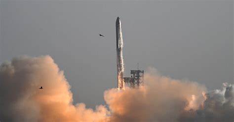 After 2 SpaceX Explosions, UK Officials Ask FAA to Change Starship Flight Plans