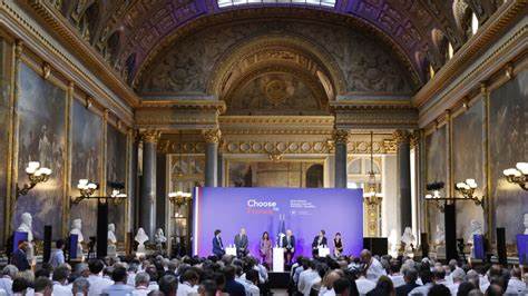 'Choose France' summit brings 20 billion euros of new investment