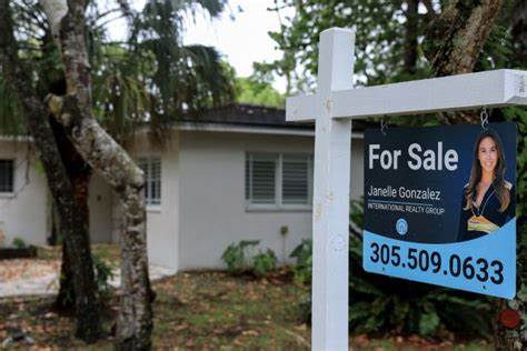 Pending Home Sales Slump as Mortgage Prices Weigh