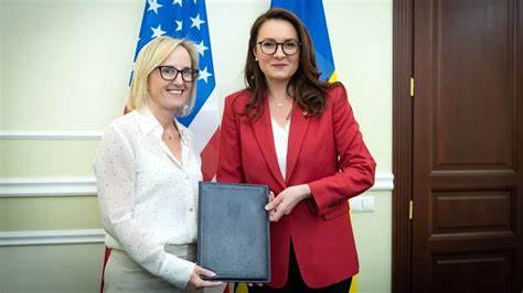 Ukraine and U.S. Sign Economic and Reconstruction Deal