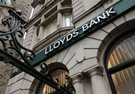 Lloyds Banking Group Confirms Guidance as Interest Income Holds Up
