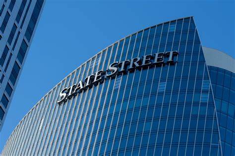 BlackRock Looks to Take ETF Volume Crown from State Street