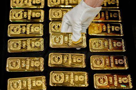 Silver Gains Ground on Gold With Jump to Highest Since 2012