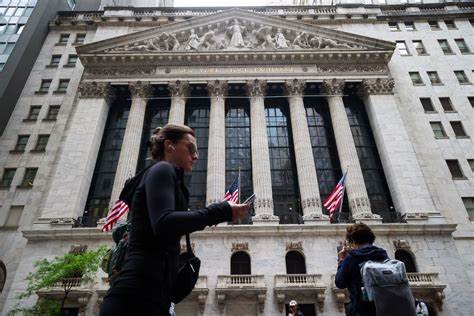 Wall Street Strategists React to Moody’s US Credit Rating Cut