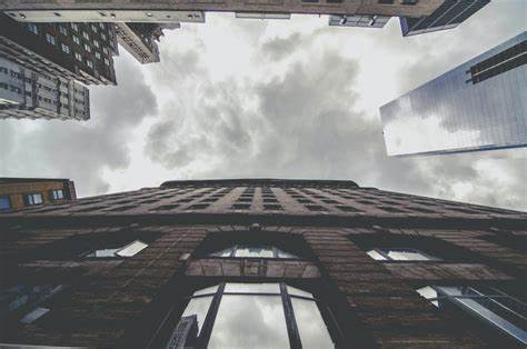 Ask HN: Could cloudy cities build 3000 foot towers to rise above most clouds?