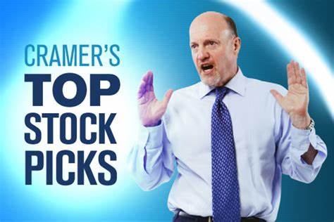 Jim Cramer on Dillard’s (DDS): “Not the Place to Be – Stick with Amazon, Walmart, or Costco!