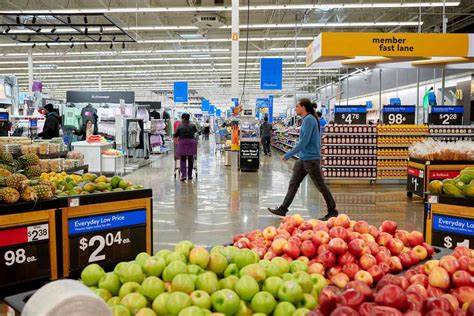 What a Big Walmart Bull Expects From the Retail Giant's Earnings