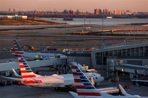 American Airlines ends JetBlue talks, sues over collapsed alliance