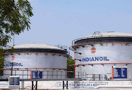 Indian Oil signs $1.4bn LNG import contract with Trafigura