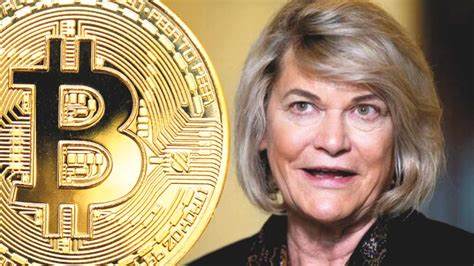 Americans Back Bitcoin Over Gold Reserve: Sen. Lummis
