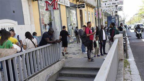 Spain, Portugal and parts of France hit by power outage