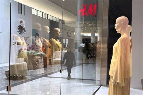 H&M Bets on AI to Upgrade Stores, Face Off Online Rivals