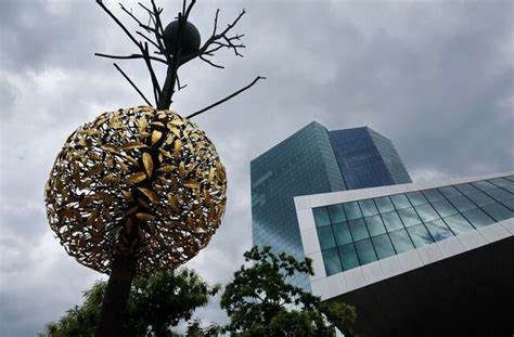 Major central banks' easing push slows to a trickle in April