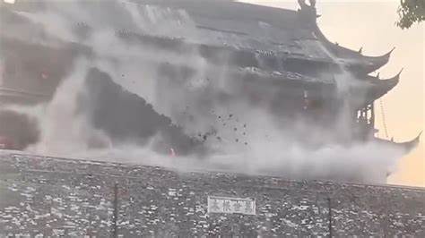 Roof of historic Ming Dynasty tower collapses in China