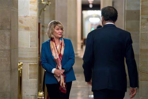 Wyoming's crypto-backing senator Cynthia Lummis bought the bitcoin dip and loaded up on $50,000-100,000: filing - Markets Insider