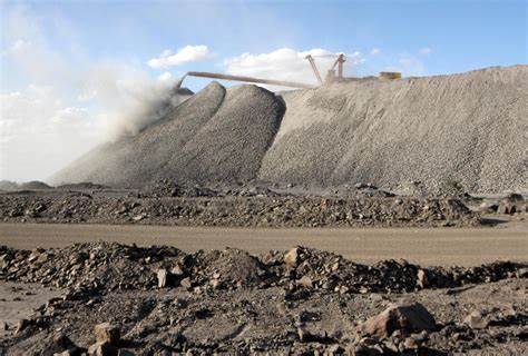 China Loosens Grip on Magnet Exports, Relieving Carmakers