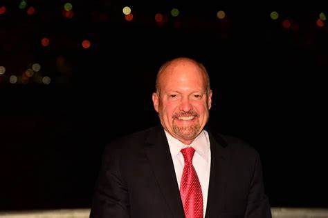 Jim Cramer on Abercrombie & Fitch (ANF): “From Hot Streak to Despised — Can’t Touch It Yet!