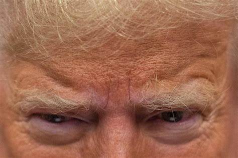 Donald Trump kämpft und scheint in einem „schmerzhaften“ Krypto-Interview verwirrt zu sein, während er versucht, das Thema zu wechseln – The Mirror
