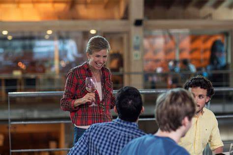 ‘Don’t Bet the Farm,’ Cautions Analyst as Intel’s Comeback Story Fizzles Out