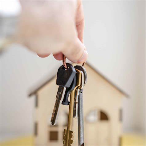 Leaving the US? Experts Explain Whether It’s a Good Financial Move To Keep or Sell Your House