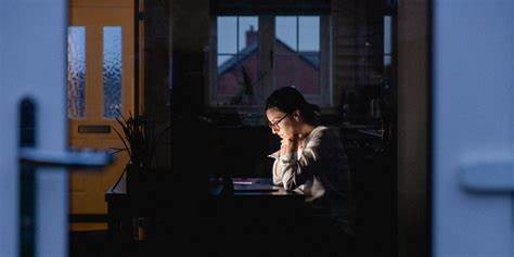 More of Us Are Putting in Extra Hours After the Workday