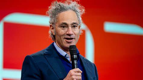 Palantir is soaring while its tech peers are sinking. Here's why