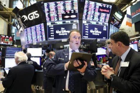 Stocks Bounce as Bond Yields Sink on Fed-Cut Bets: Markets Wrap