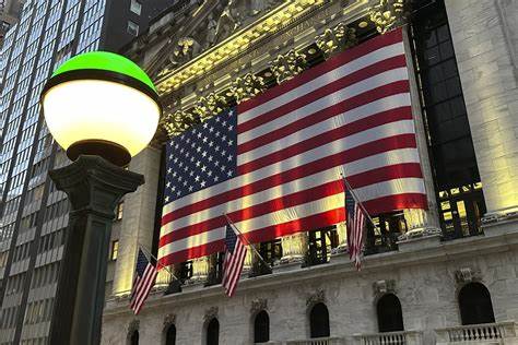 Crypto Markets Shed Over $100 Billion After Trump’s Latest Tariff Threats (Weekend Watch)