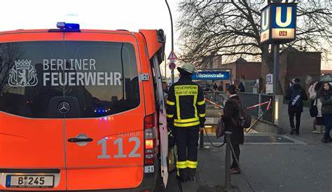 U-Bahnhof Ullsteinstraße: Mensch von U-Bahn überrollt und schwer verletzt